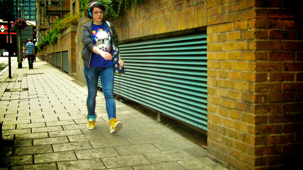 One Llama's new app aims to make walking down the street with headphones safer Photo: Kuma Chan
