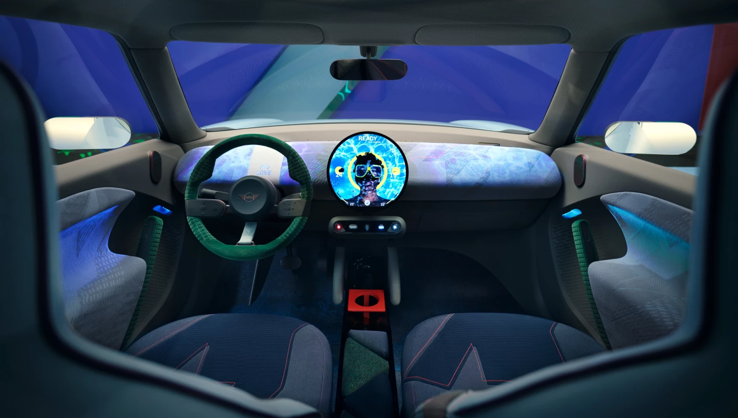 The OLED disc serves as infotainment display, graphics projector and instrument panel ... what could go wrong?