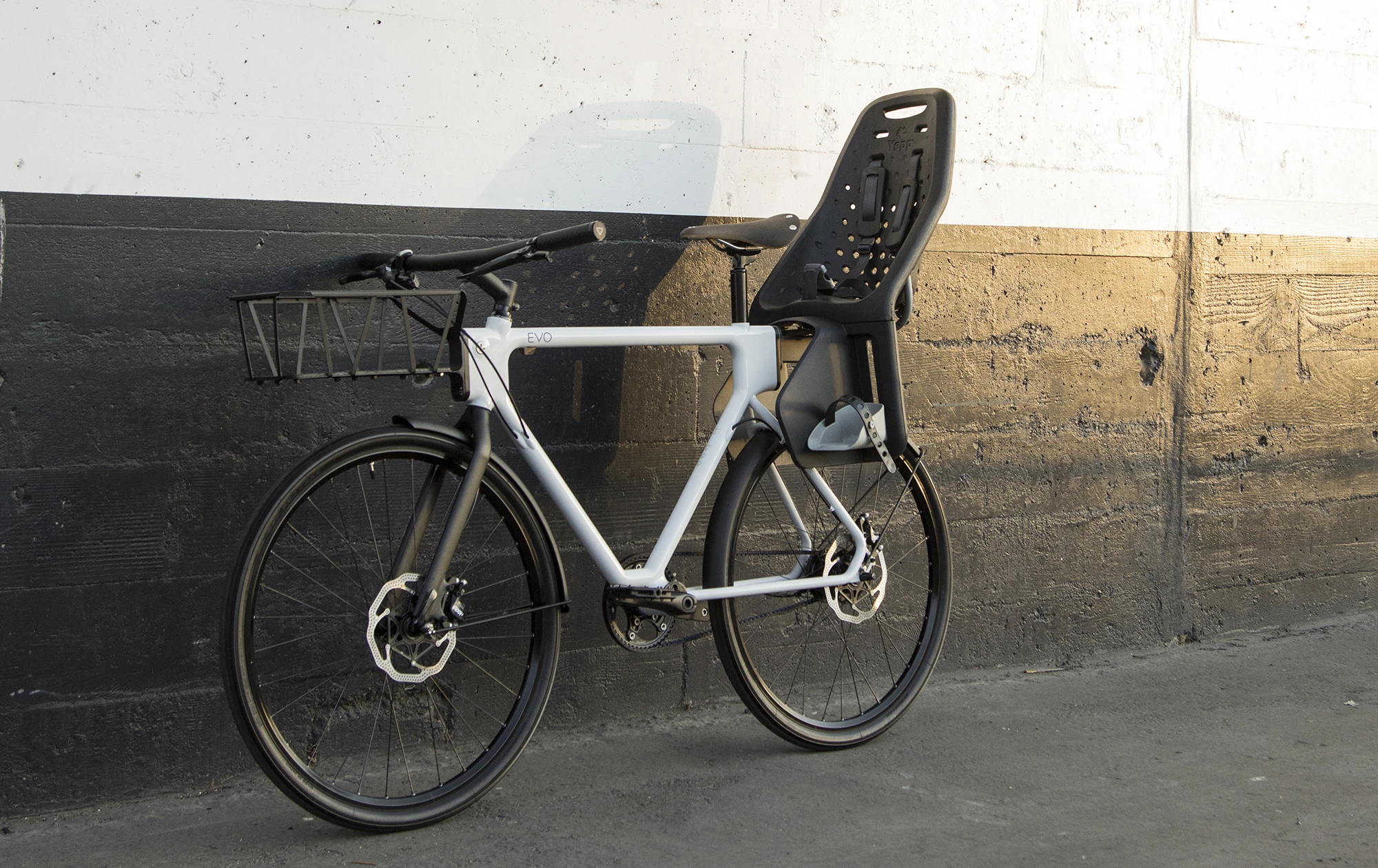 The EVO features a lugged symmetrical steel frame that should be quick and easy to assemble