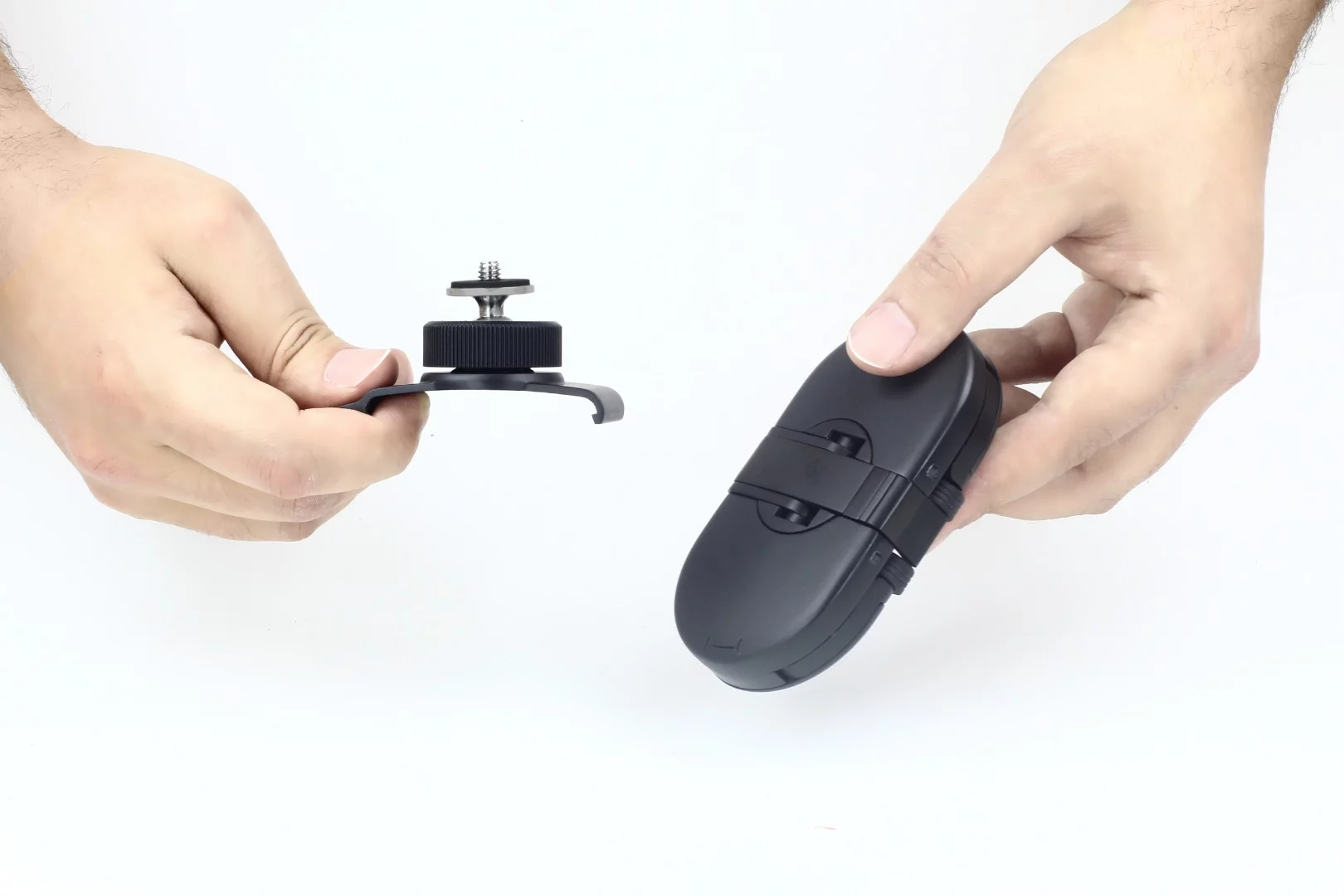 Muwi swivel head: lets you mount any camera to the Muwi, up to DSLR size