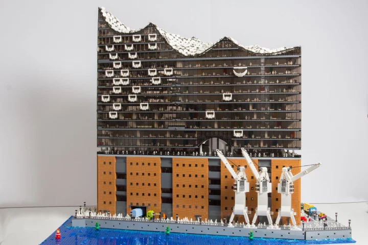 The project took 110 hours to complete and makes use of about 20,000 pieces of Lego