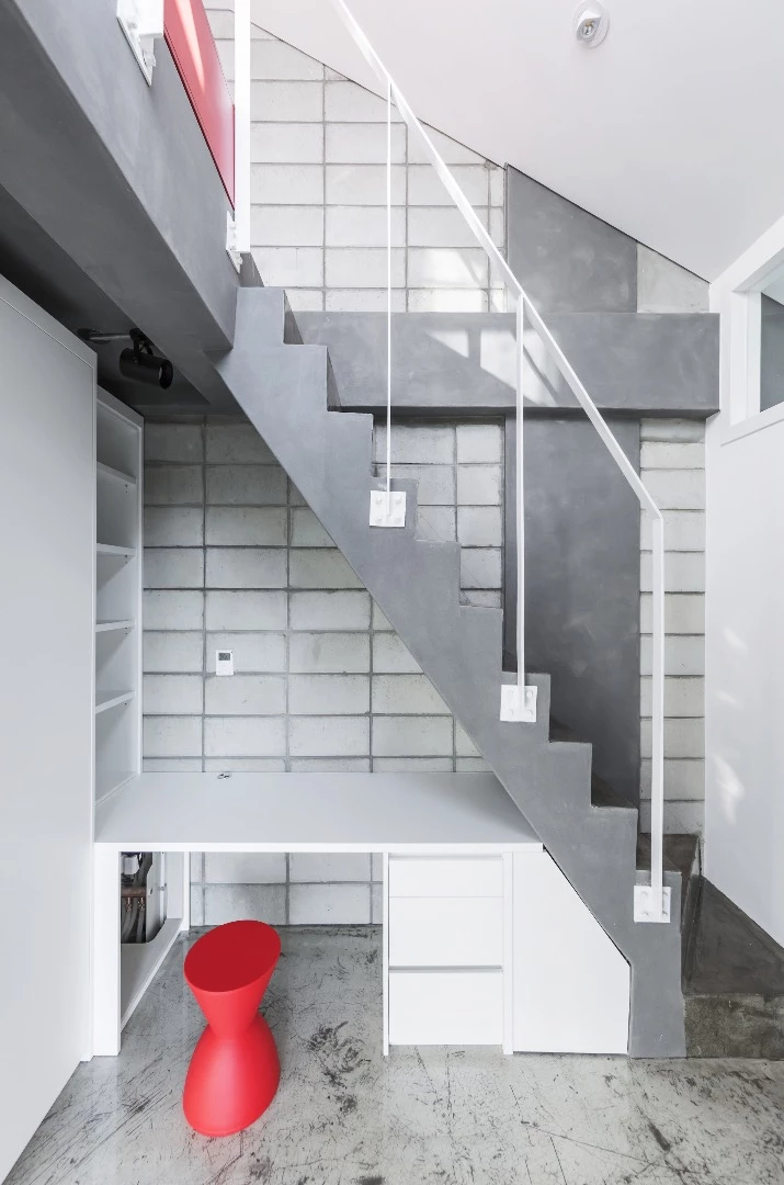 The Flying House has lots of little nooks suitable for study