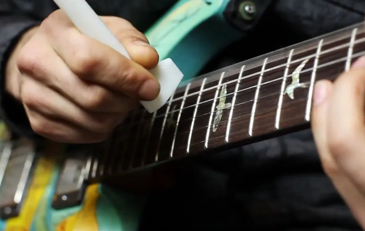 The flat edge of the lead hammer head can be used to sound and slide notes