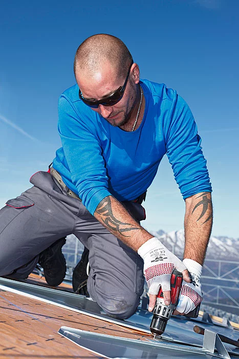 The aluminum shell being fitted (Photo: Scherrer)