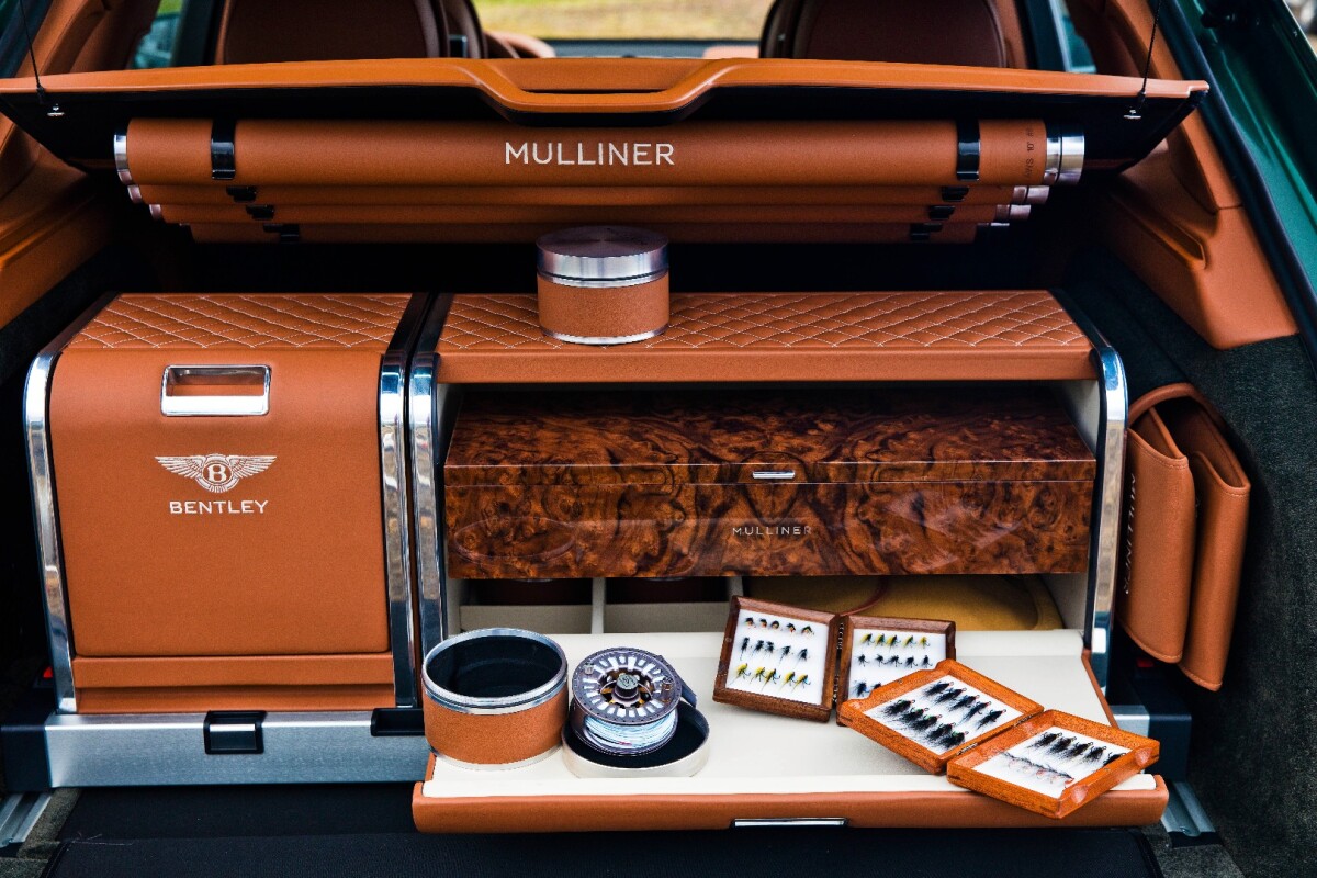 The Fly Fishing package includes a three-trunk set, four rod holders, a pocket with landing nets and other equipment
