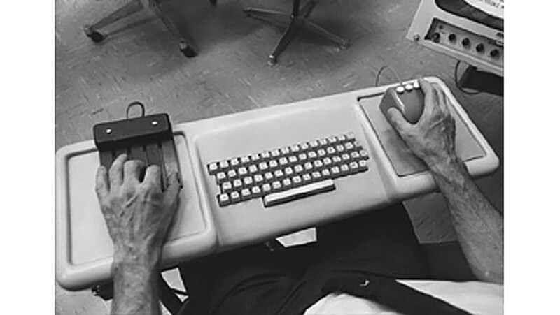 The NLS keyboard console with the chord set on the left and the mouse on the right (Image: SRI International)