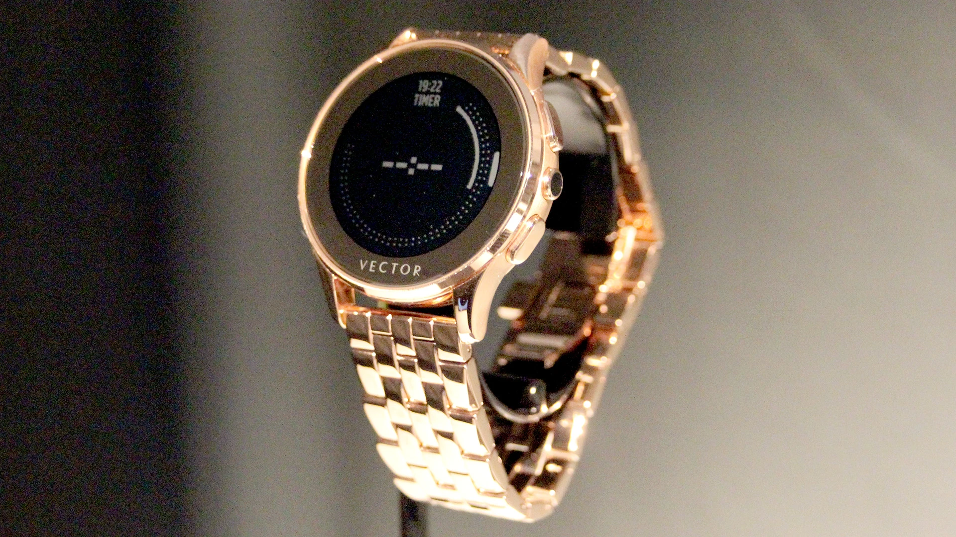 Perhaps the biggest feature of the new smartwatch is its 30 day battery life – something that's made possible by a combination of the use of monochrome memory LCD displays and a low-powered custom operating system (Image: Chris Wood/Gizmag)