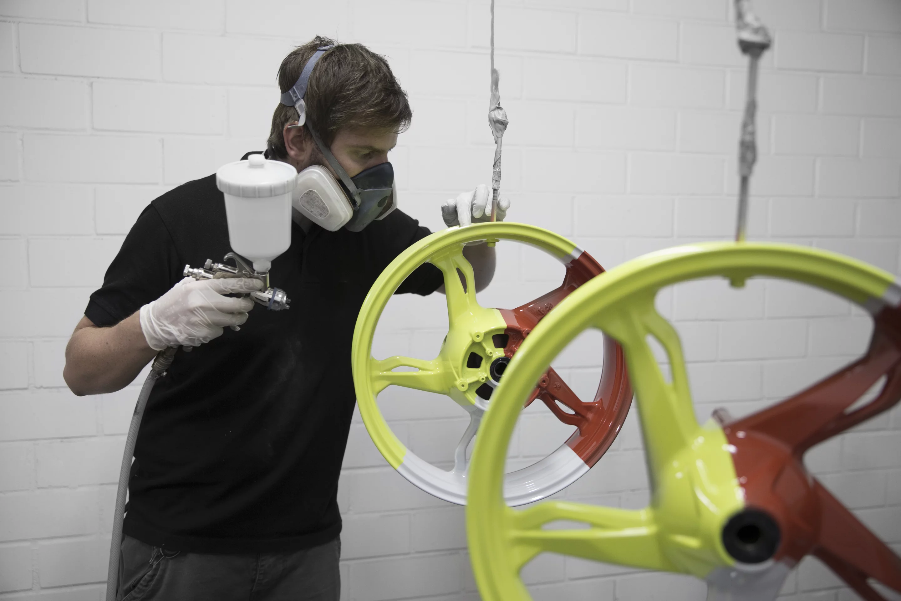 BMW Concept Stunt G 310: spraying the rims