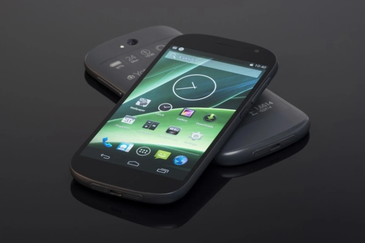 The YotaPhone 2 features an AMOLED color screen and an electronic paper display on the back