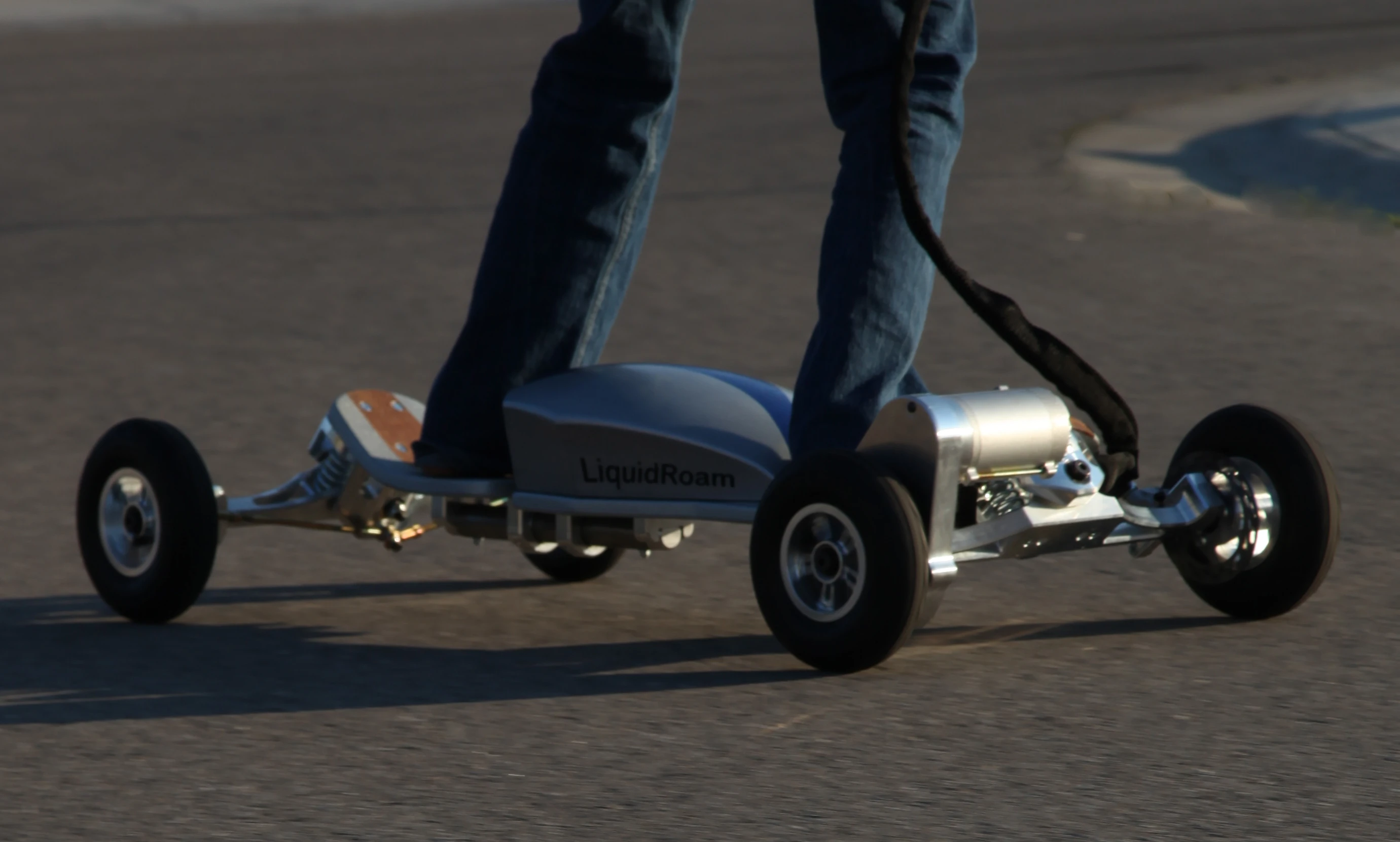 LiquidRoam has announced that the first early adopter RoamBoards - which feature technologies seen in the electric skateboard, bicycle, snowboard, and automotive industries - are now available for purchase