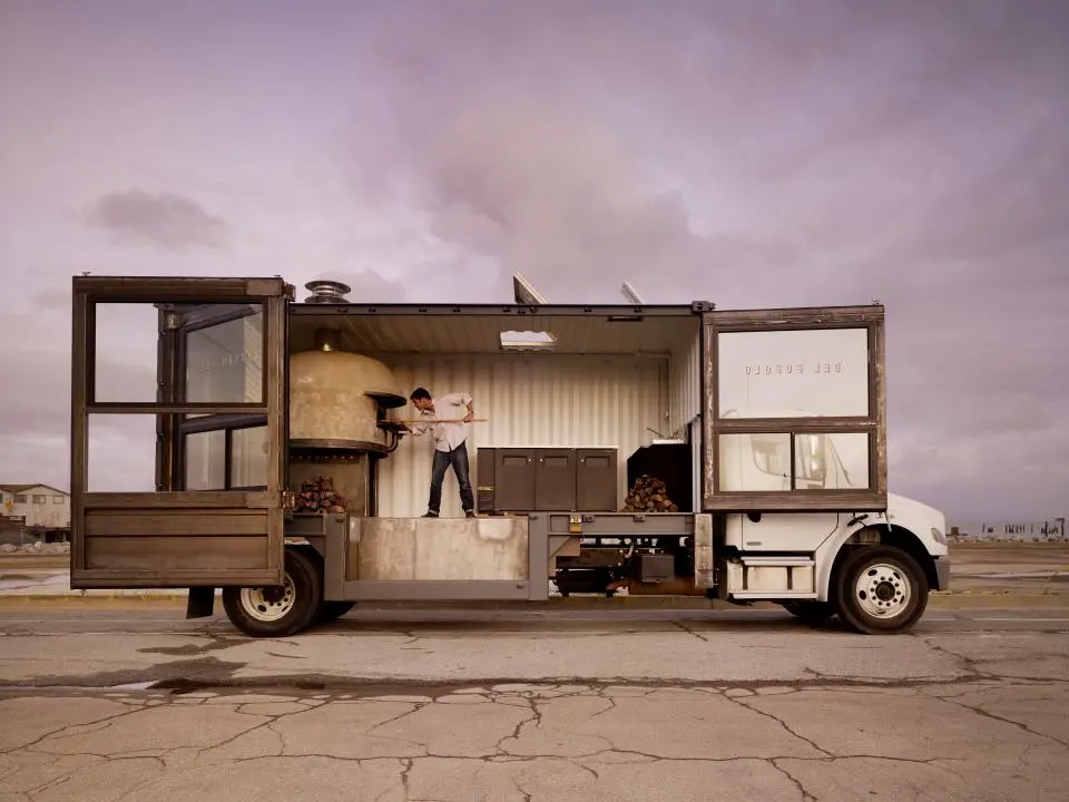 Del Popolo’s is a traveling pizza truck located in San Francisco, that features an impressive wood-fired pizza oven