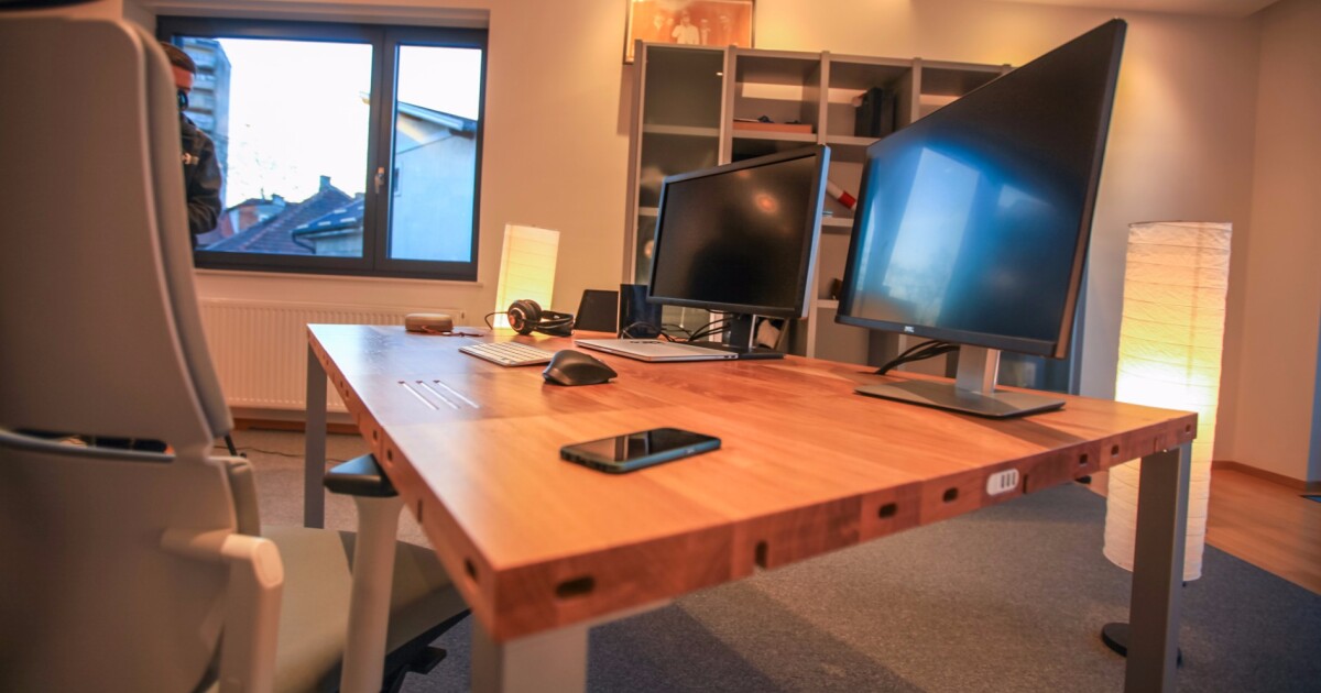 Interchangeable desk modules meet the changing needs of home/office workers