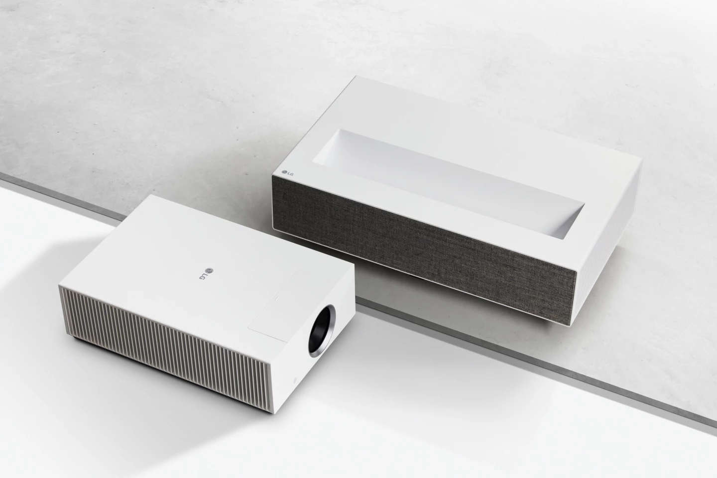 The HU710P unit (left) comes with 5-W + 5-W sound system, and the HU715Q model (right) benefits from a quad-woofer 20-W + 20-W speaker setup
