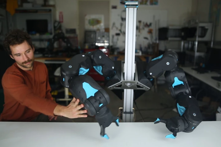 Blue can modulate between maintaining a firm hold on objects, or having a soft and flexible touch