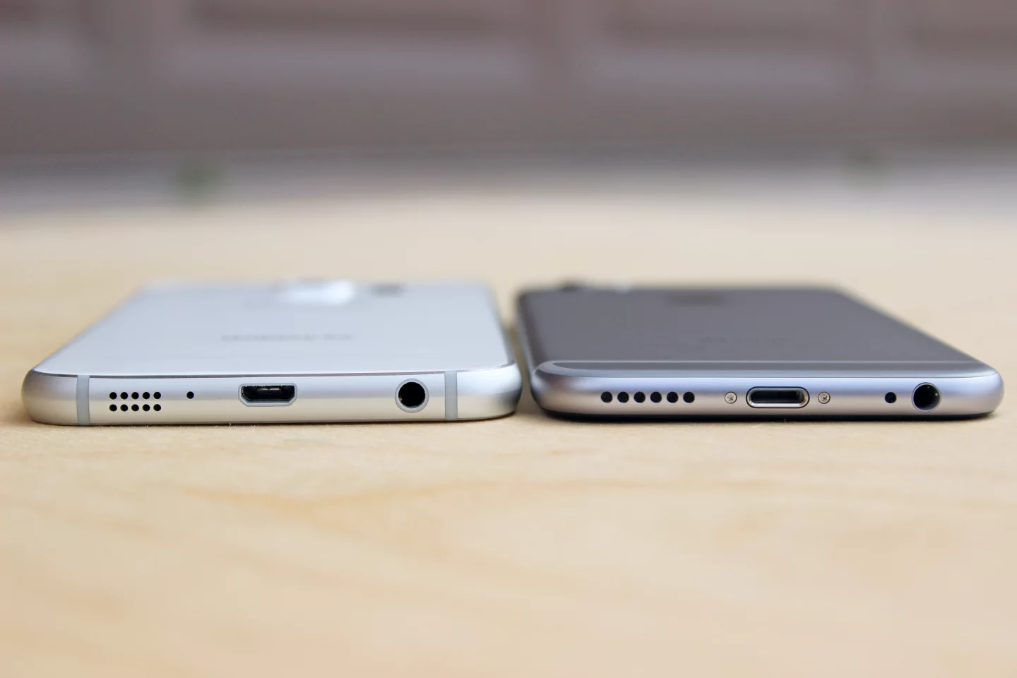 We wish the bottom edge of the Galaxy S6 didn't look so eerily similar to the same edge on the iPhone 6 (Photo: Will Shanklin/Gizmag.com)
