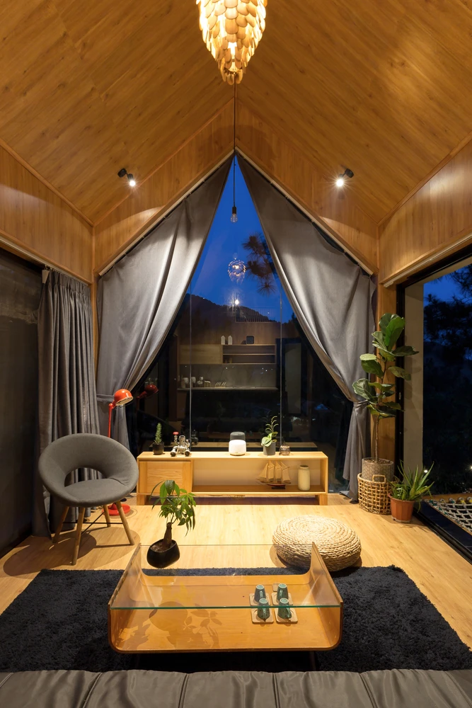 Designed to accommodate two to four guests, the home boasts a simple design to maximize the surrounding views and tranquility
