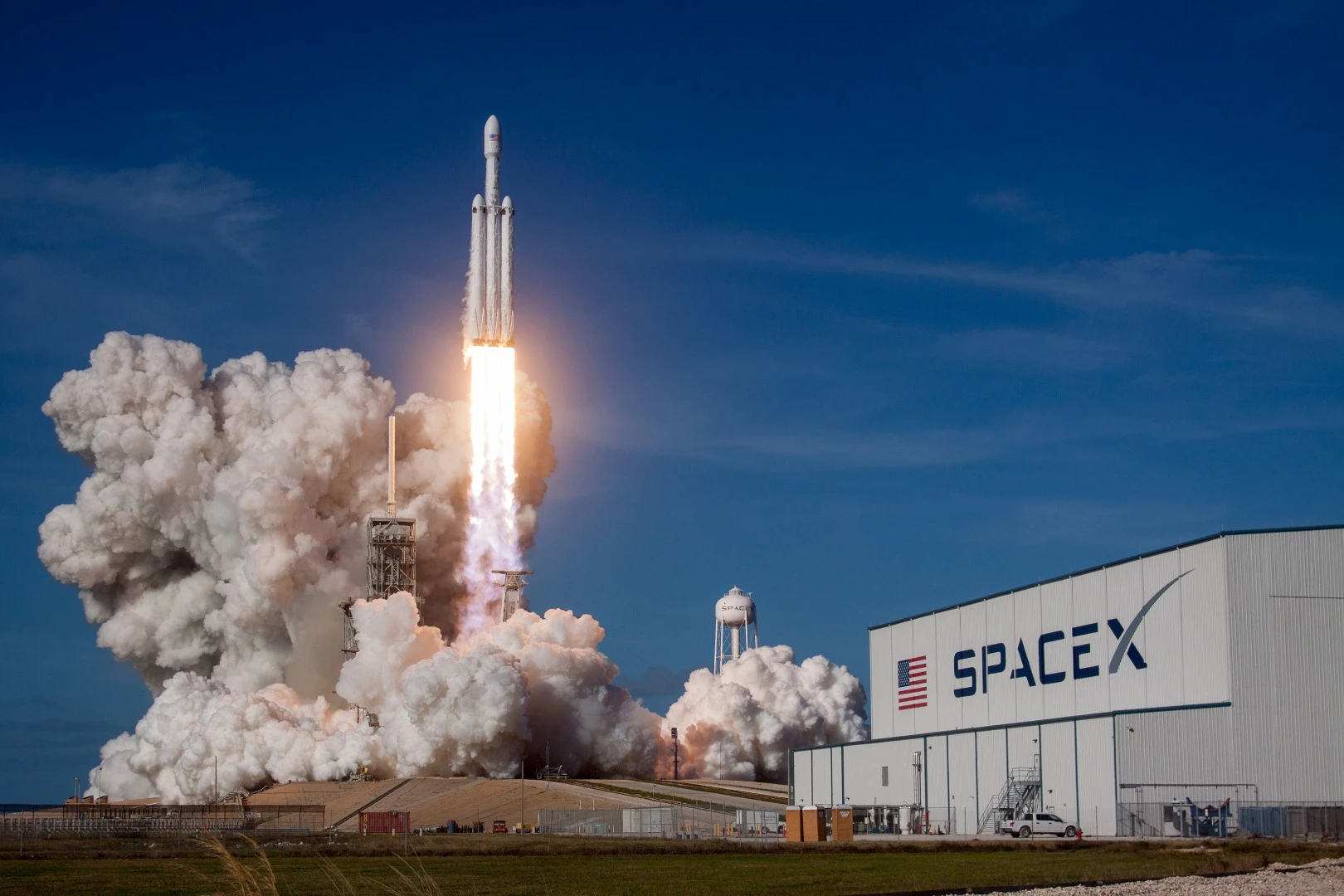 Falcon Heavy lifting off