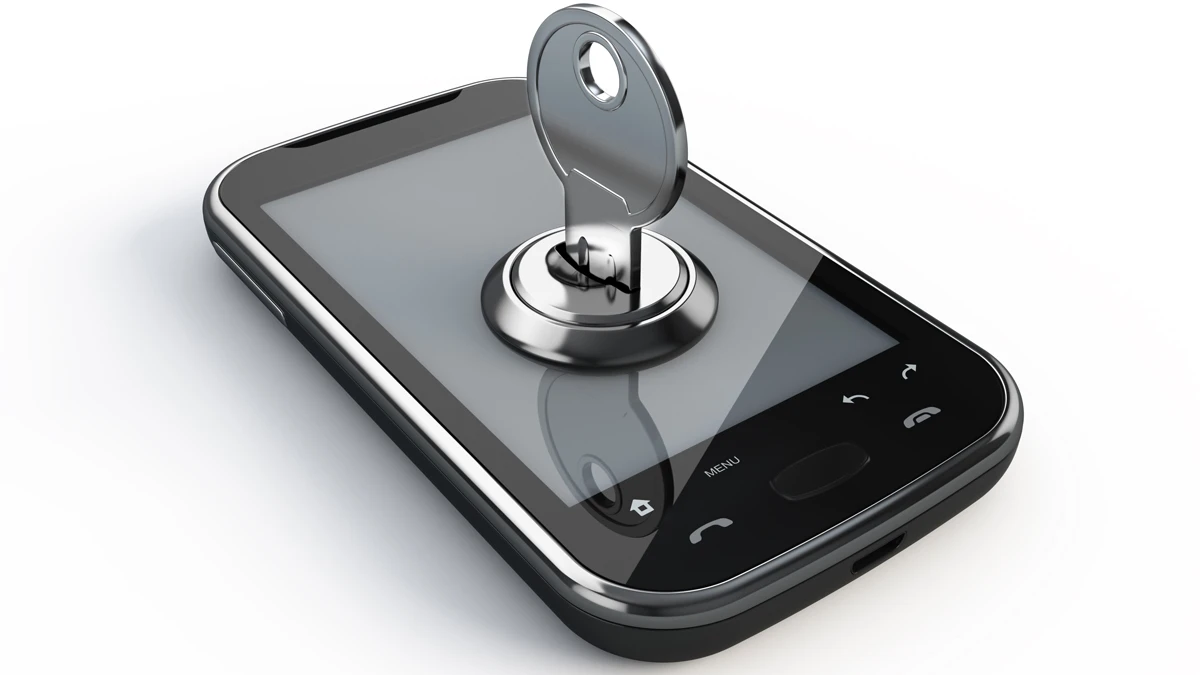 Researchers have found a simple risk score could help improve mobile device security (Photo: Shutterstock)
