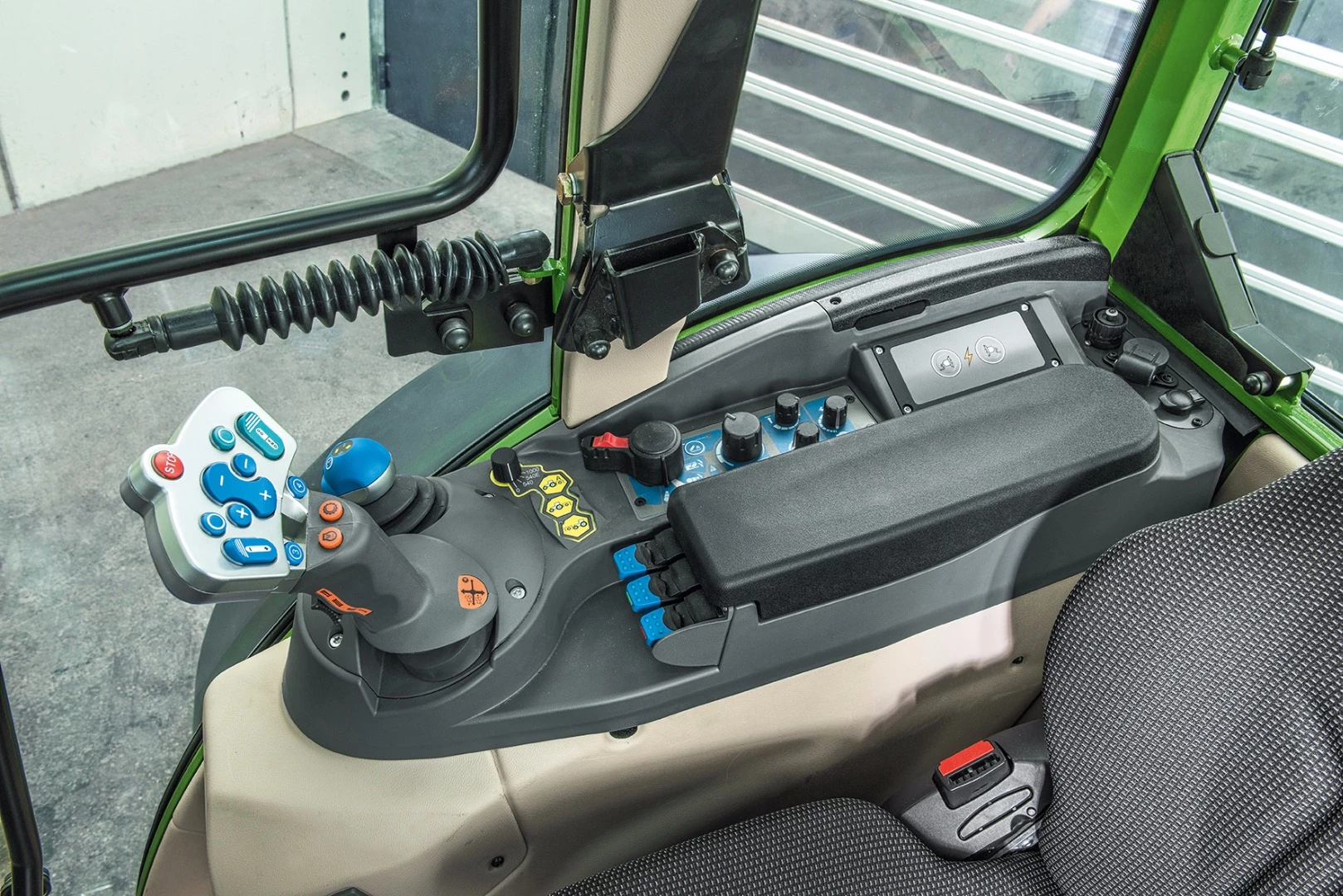The controls of the e100 Vario