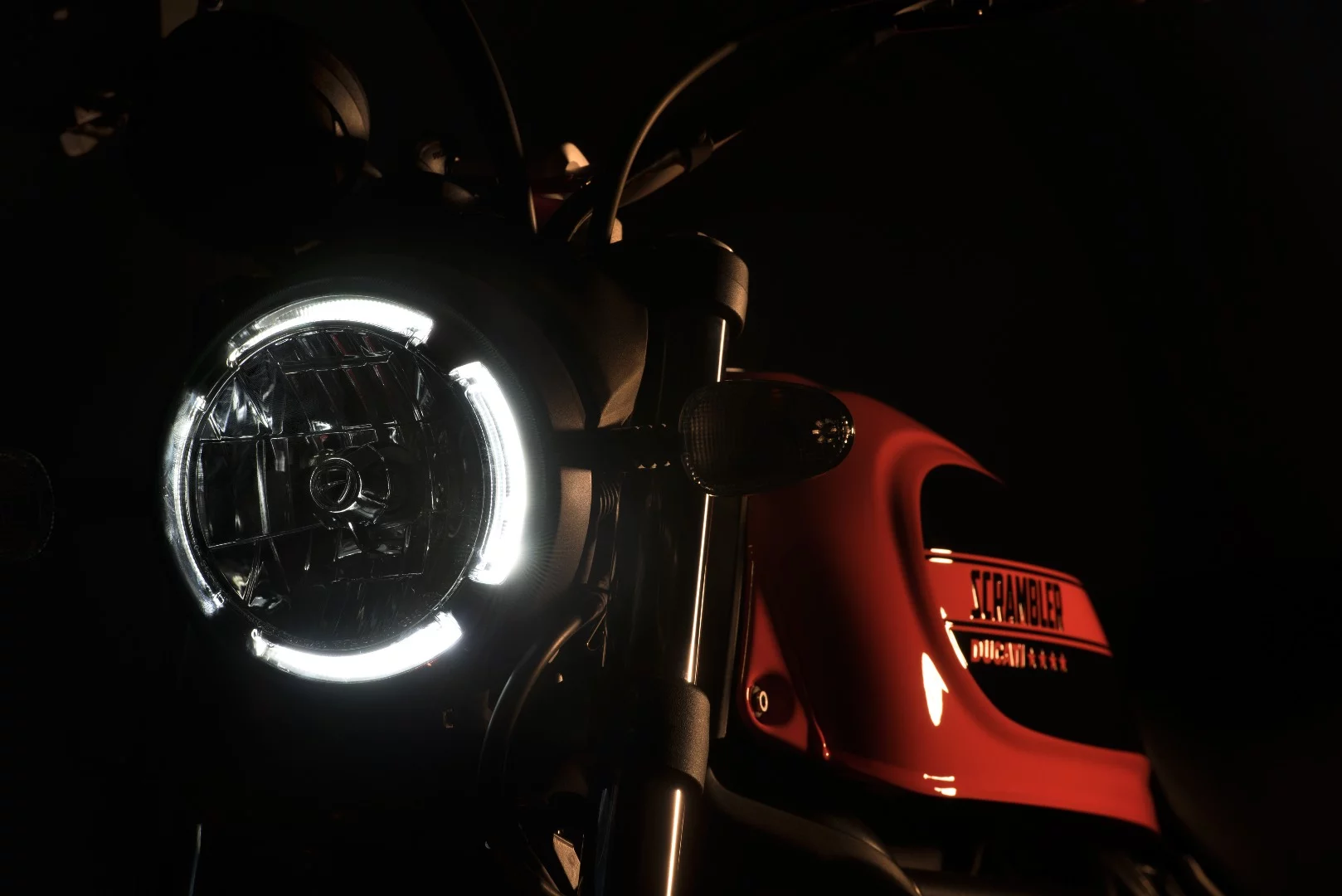 The Ducati Scrambler Sixty2 sports a round headlight with a LED ring