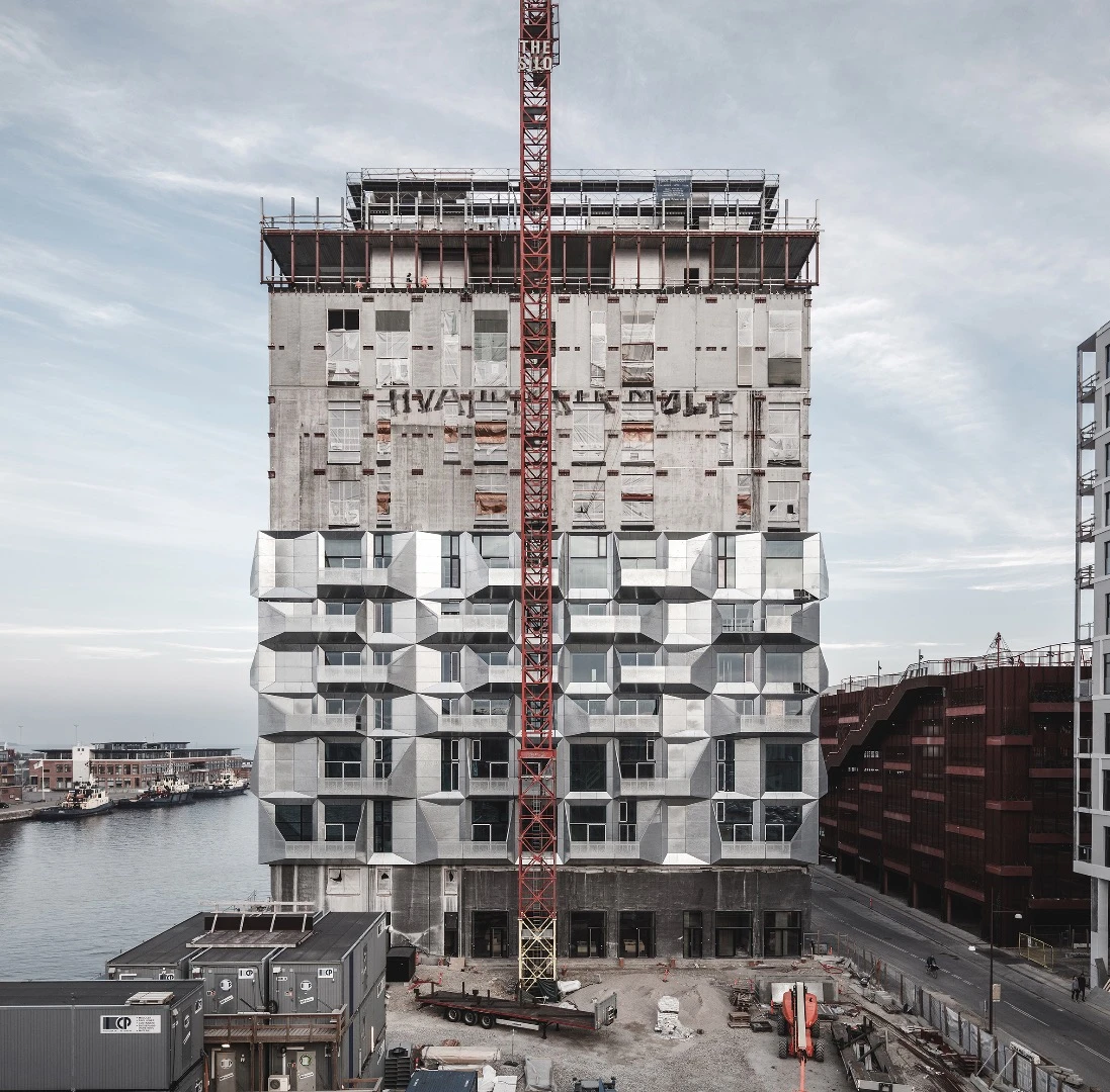 Photo showing the Silo's facade under construction