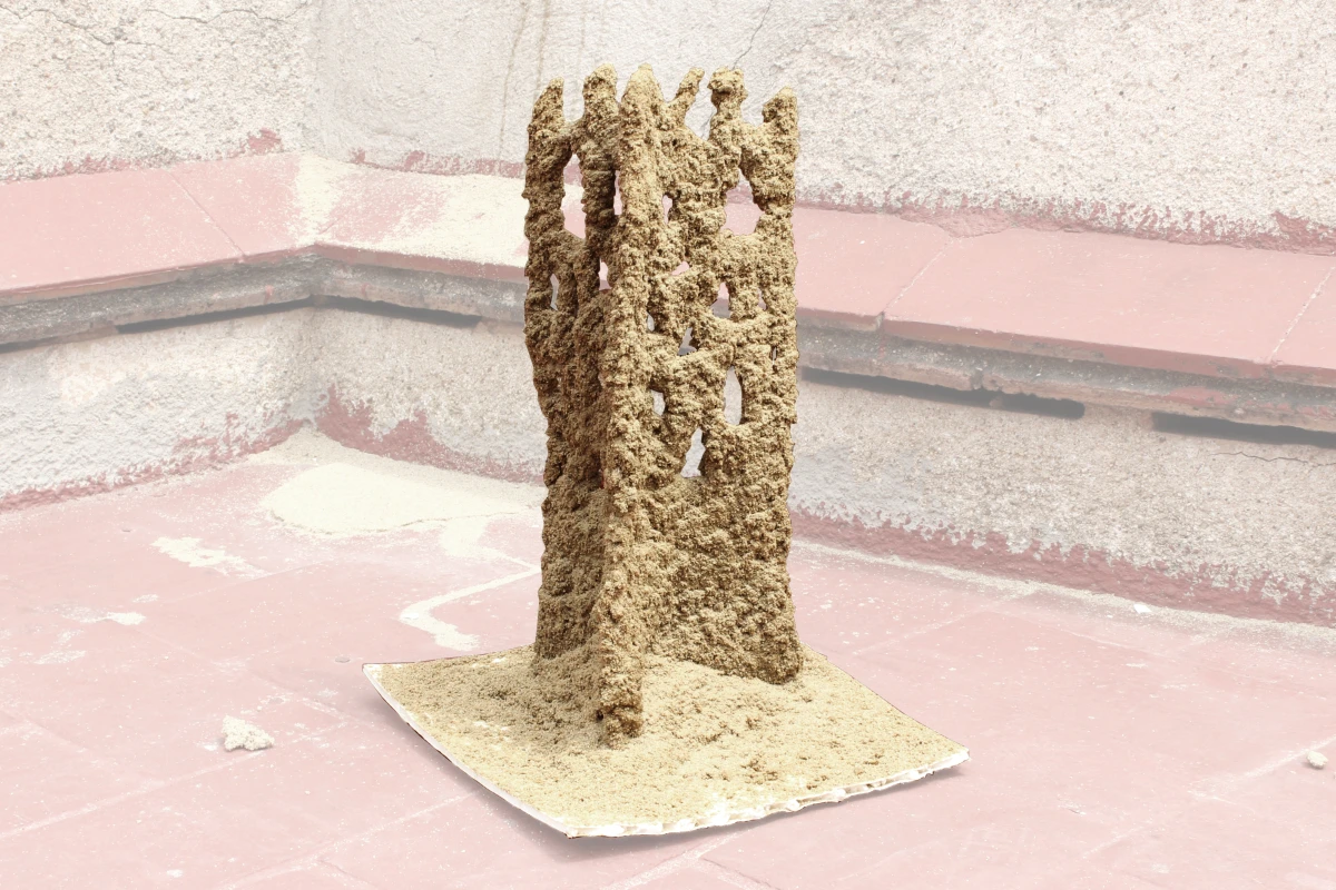 The Stone Spray works much like a 3D printer, since it follows a 3D design from a computer and creates objects by layering material