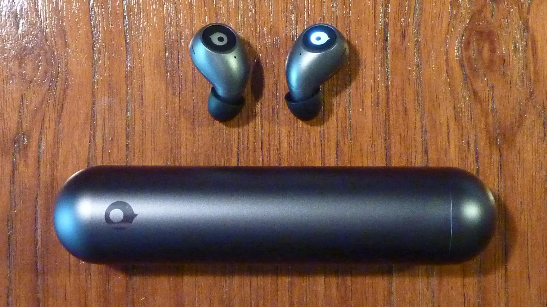 The Crazybaby 1S earbuds and portable charging capsule