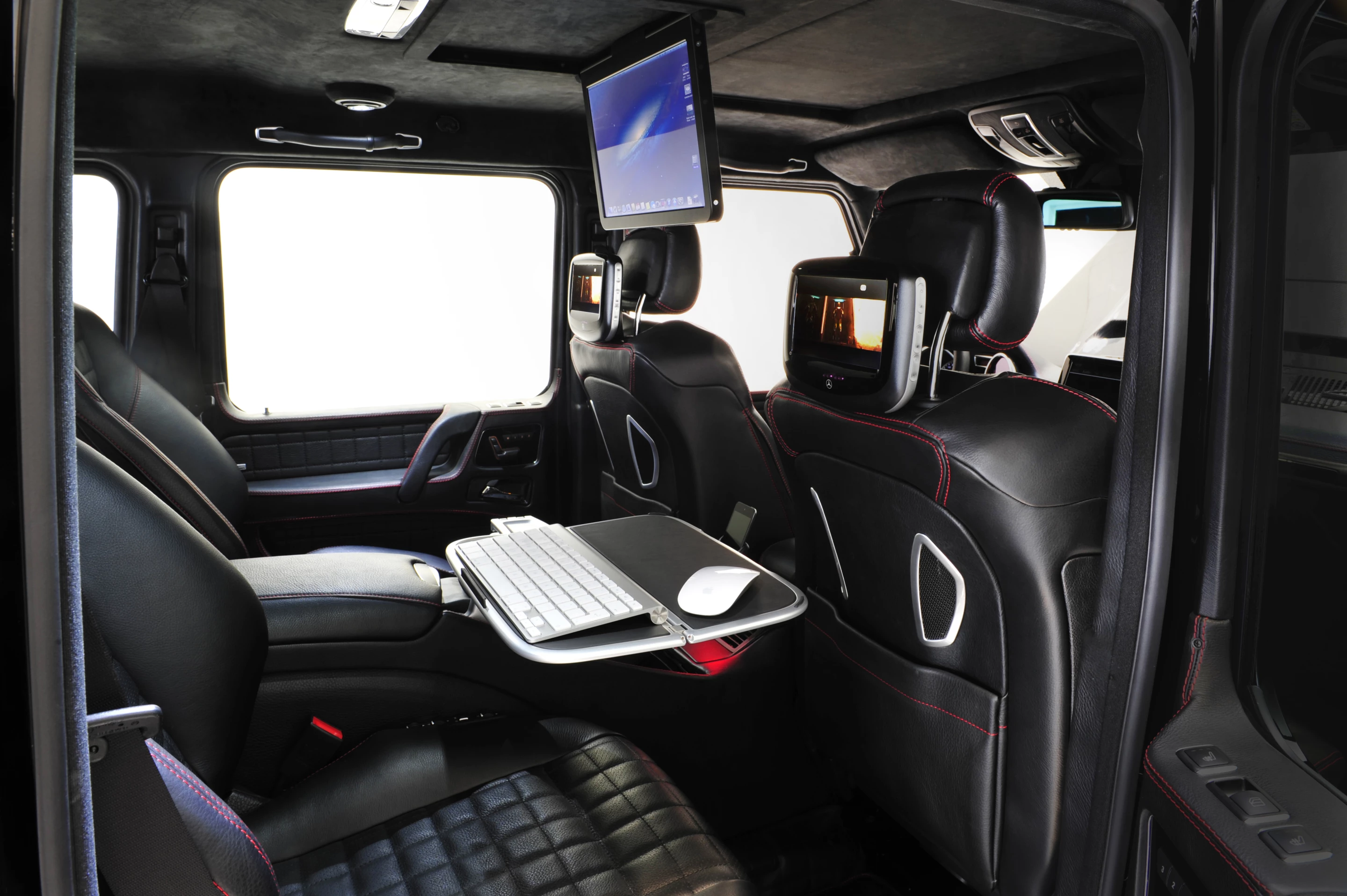 The BRABUS 800 iBusiness is based on the Mercedes Benz G 65