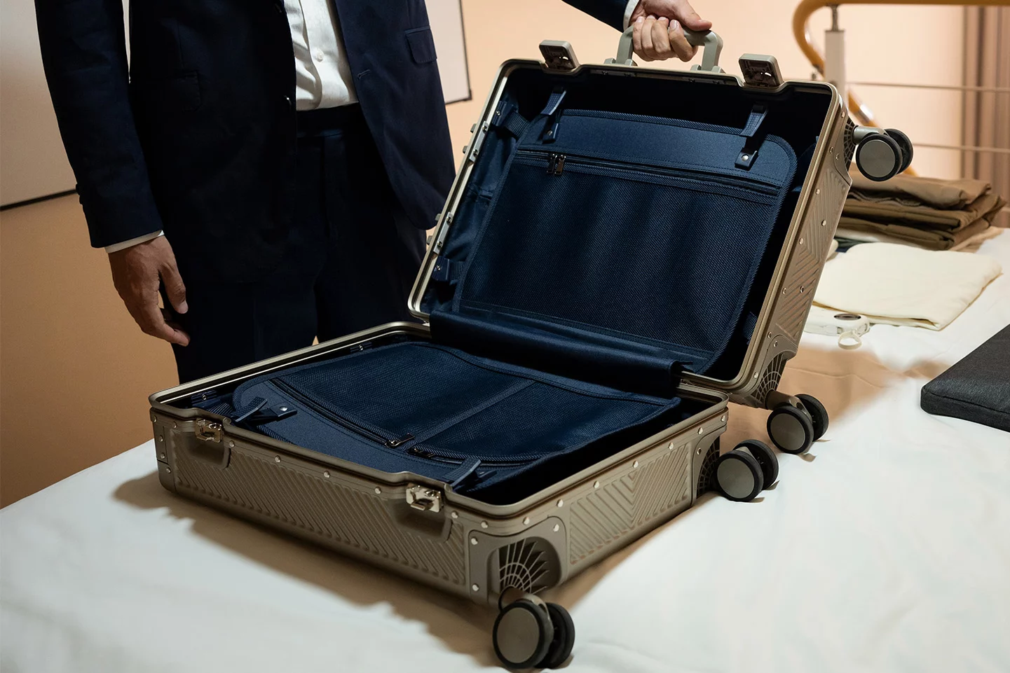The case folds fully flat when open