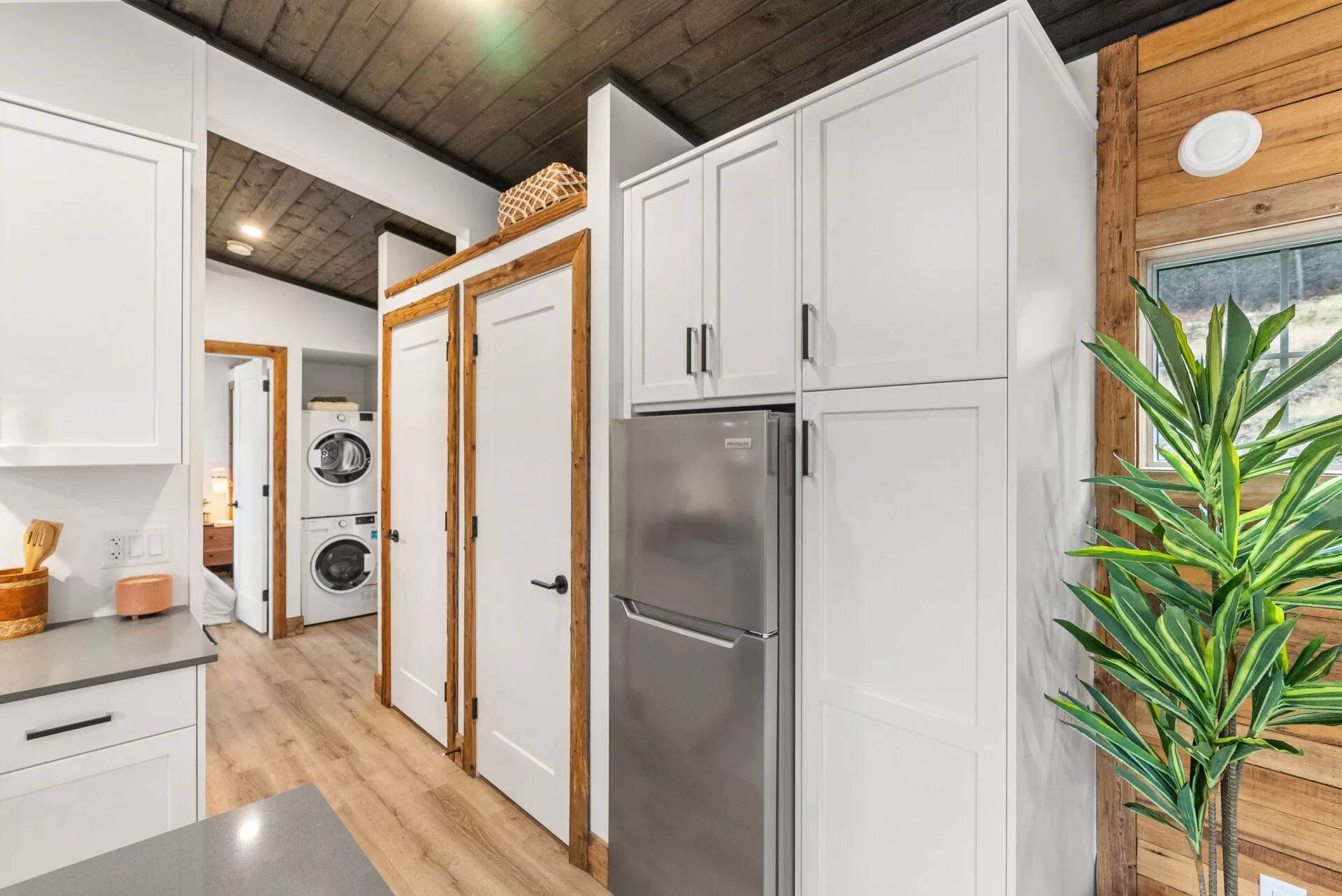 The Silvertip's kitchen includes a fridge/freezer, an oven, and a dishwasher
