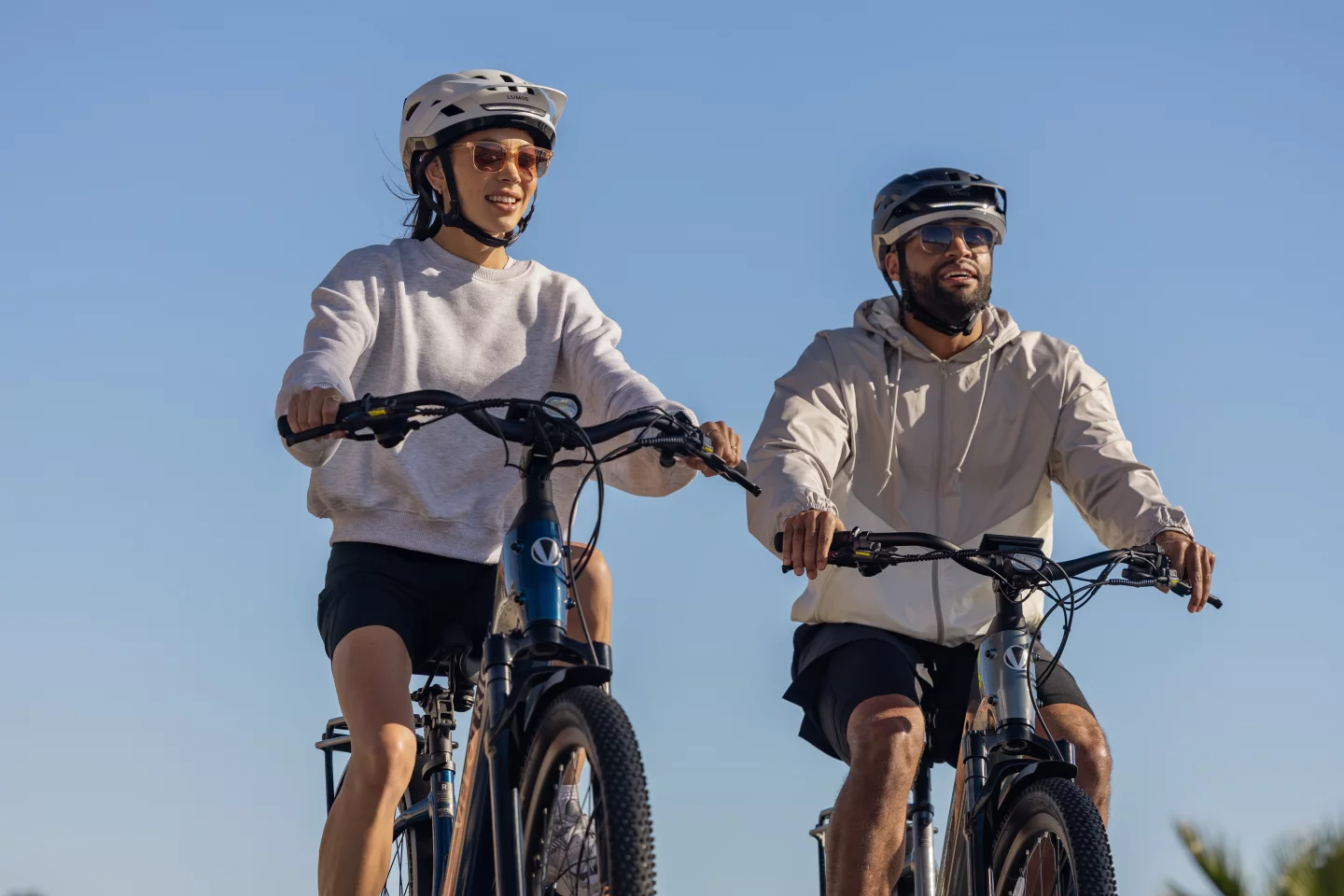 Up to 15 riders can be connected at one time