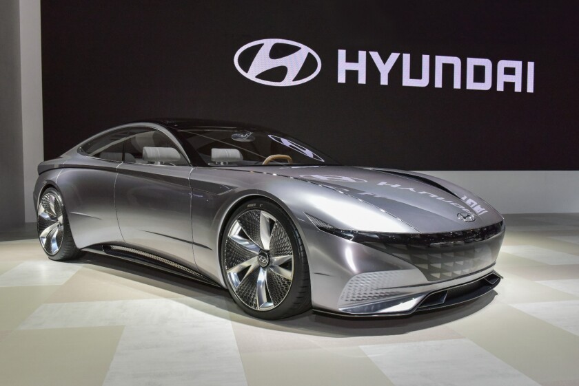 Hyundai HDC-1 Le Fil Rouge concept on show in Busan