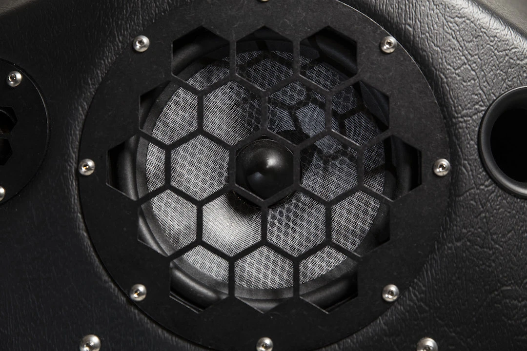 Two 6-inch neodynium woofers provide solid bass, and two 25 mm dome tweeters for the higher frequencies