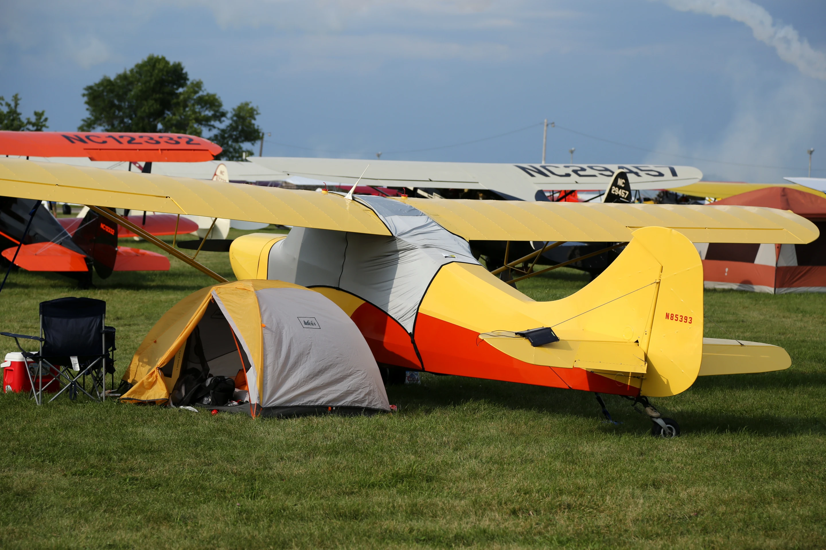 Majority of the pilots in vintage alley slept under the wing's of their respective craft (Photo: Angus MacKenzie/Gizmag.com)