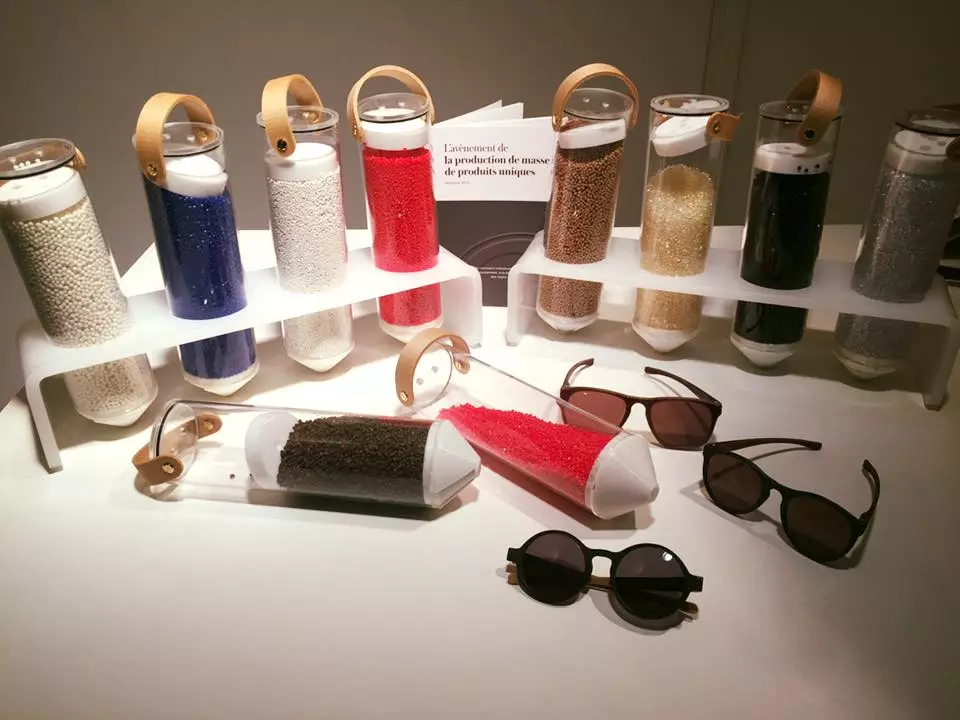 The Pollen Pam can accommodate up to four raw materials at the same time, which are fed into the machine in pellet form via cylindrical containers