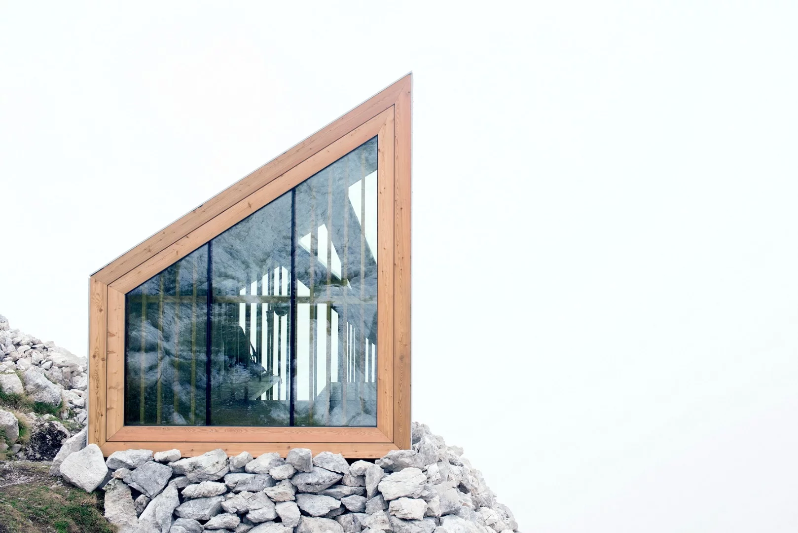 The entire transportation and installation process was carried out in just one day