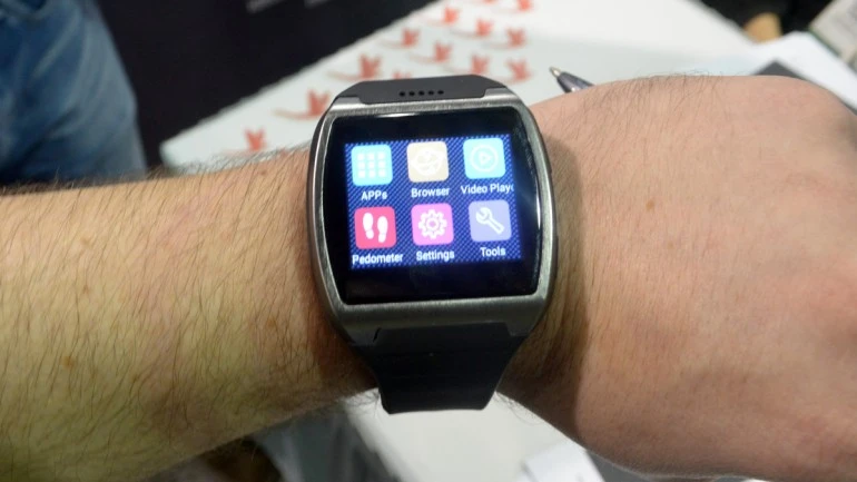 The Spur Atomic smartwatch has an LCD screen and 1.2-GHz ARM processor (Photo: C.C. Weiss/Gizmag.com)