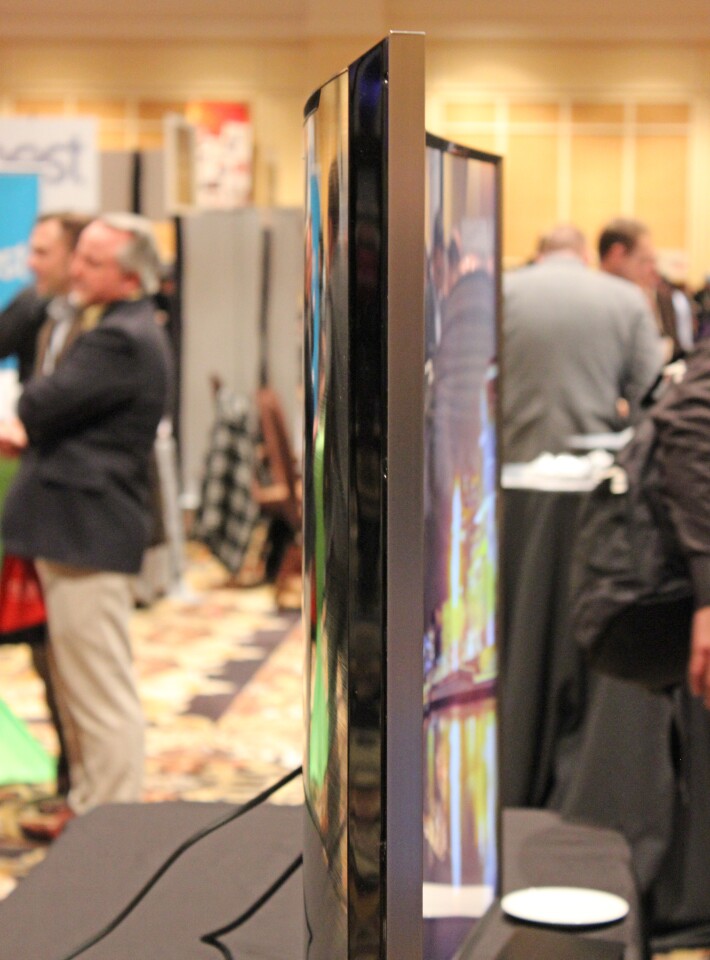 Samsung's curved SUHD TV (Photo Will Shanklin/Gizmag.com)