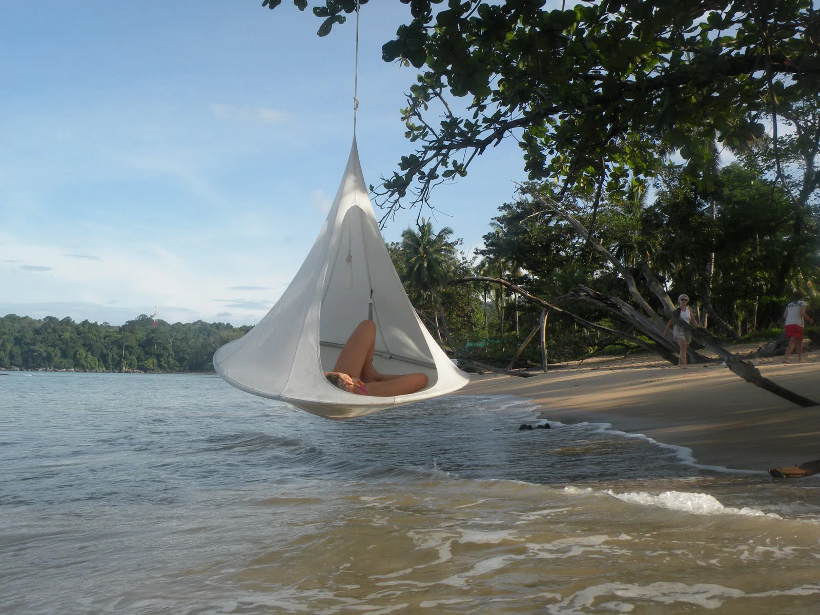 Cacoon can be hung anywhere by a single point, making the range of possible locations wide and varied