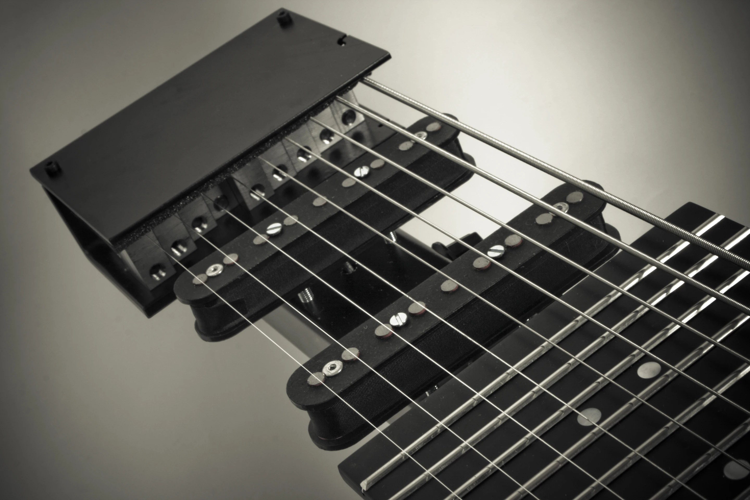 The standard Kelstone comes with one single coil, passive pickup but other options are available