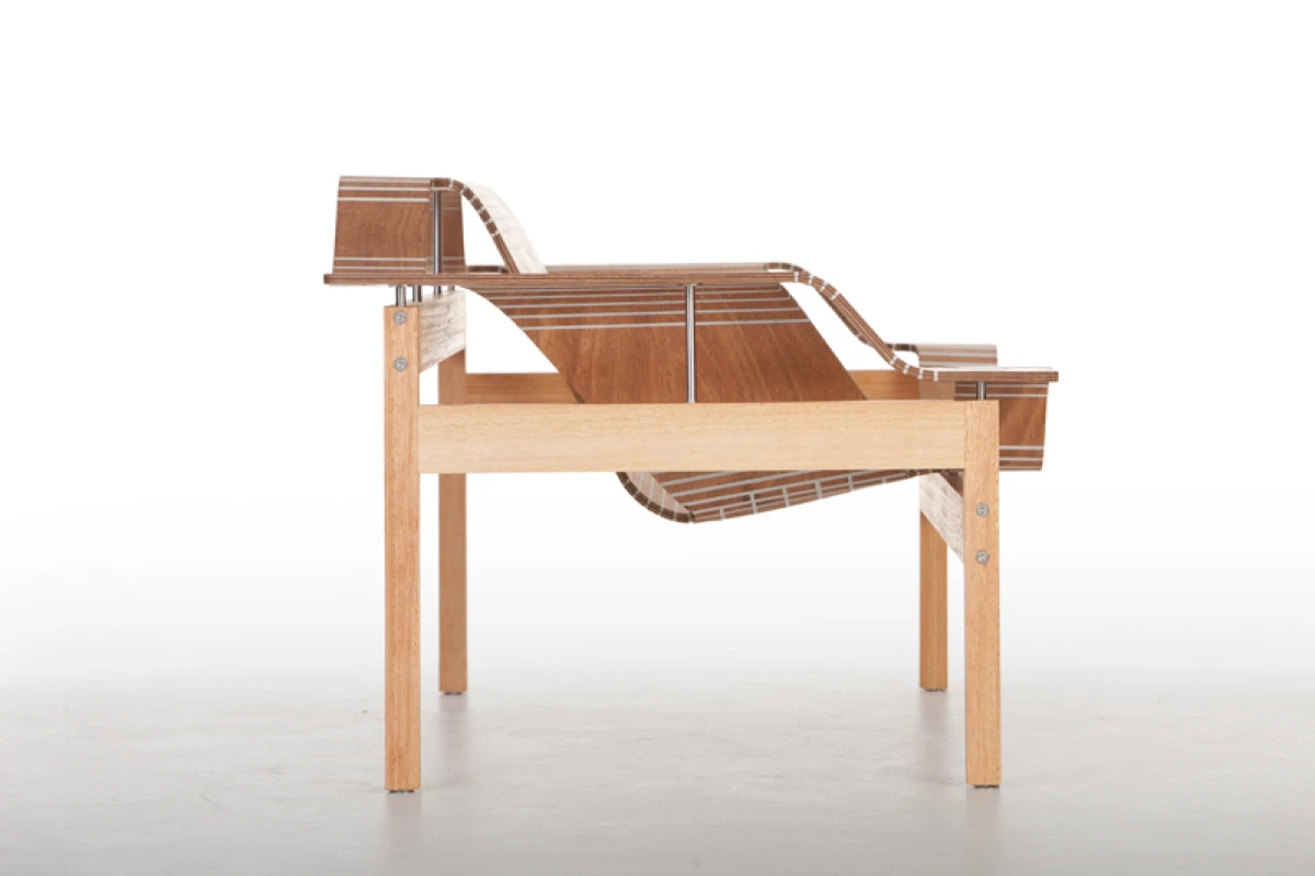 Skin as seen from the side, showing how the Stratflex technology creates natural curves