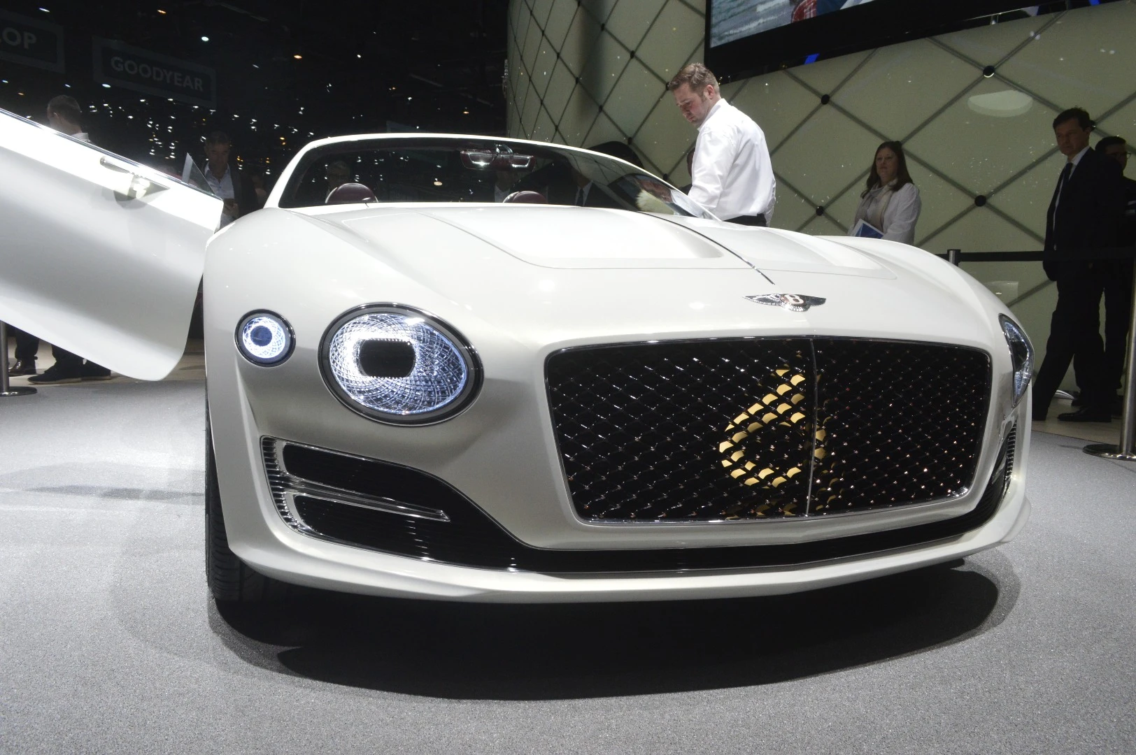 The motif in the grille of the EXP 12 Speed 6e is only visible from certain angles