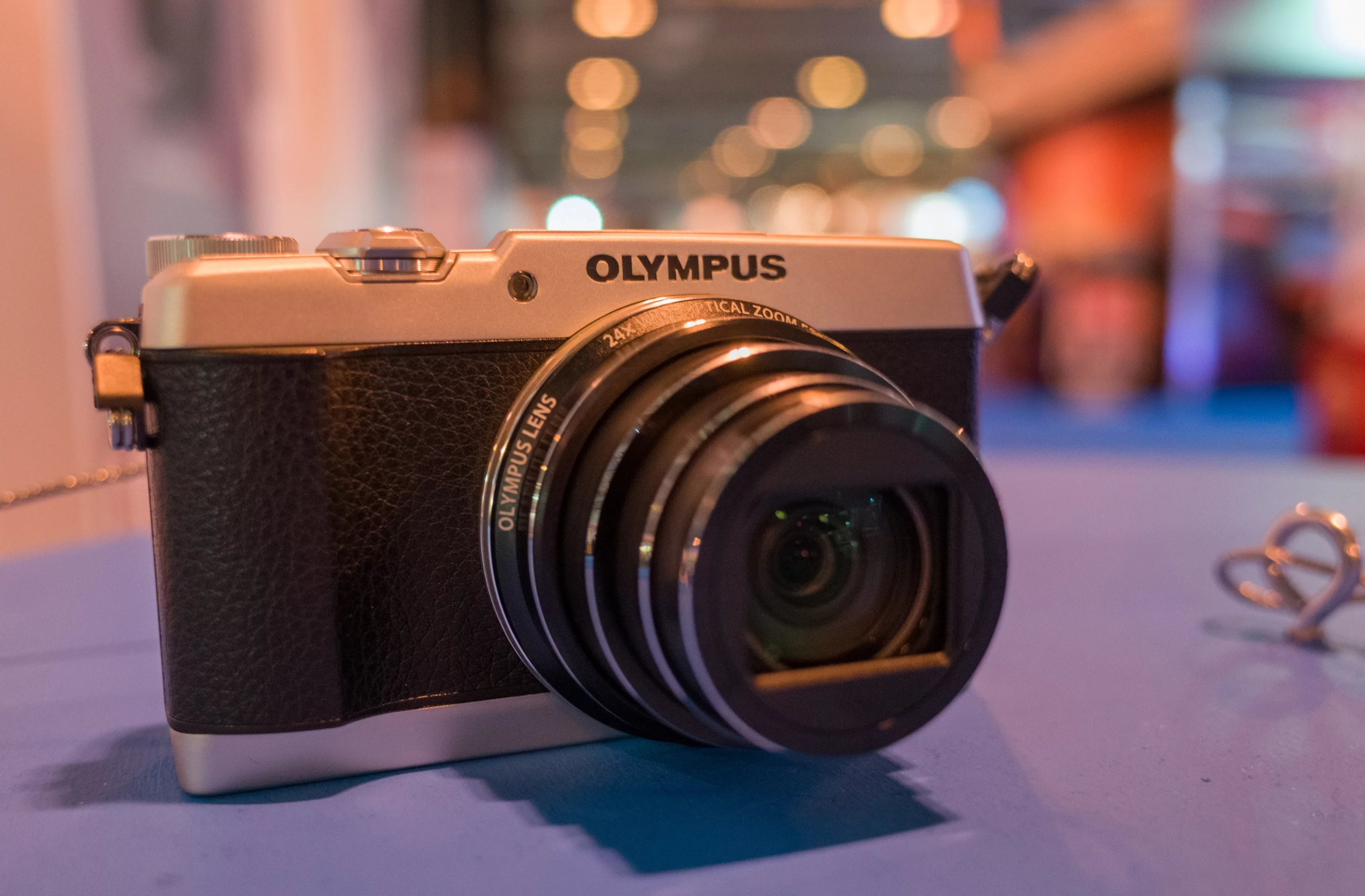 Gizmag goes hands-on with the soon-to-be-released Olympus Stylus SH-1