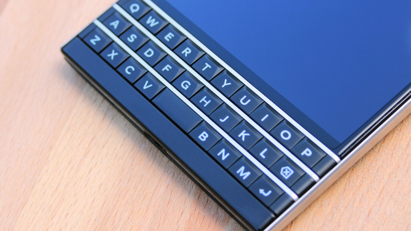The Passport's physical keyboard provides an accurate and satisfying typing experience (Image: Chris Wood/Gizmag)