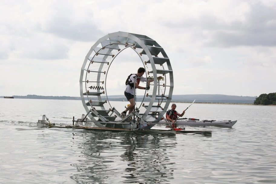 The Tredalo craft features a sub-frame, two hulls and a giant paddle wheel