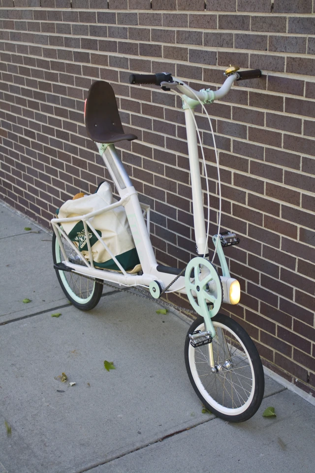 Etta is claimed to offer users a more comfortable, natural ride whilst also providing better all-round visibility and a built-in storage compartment