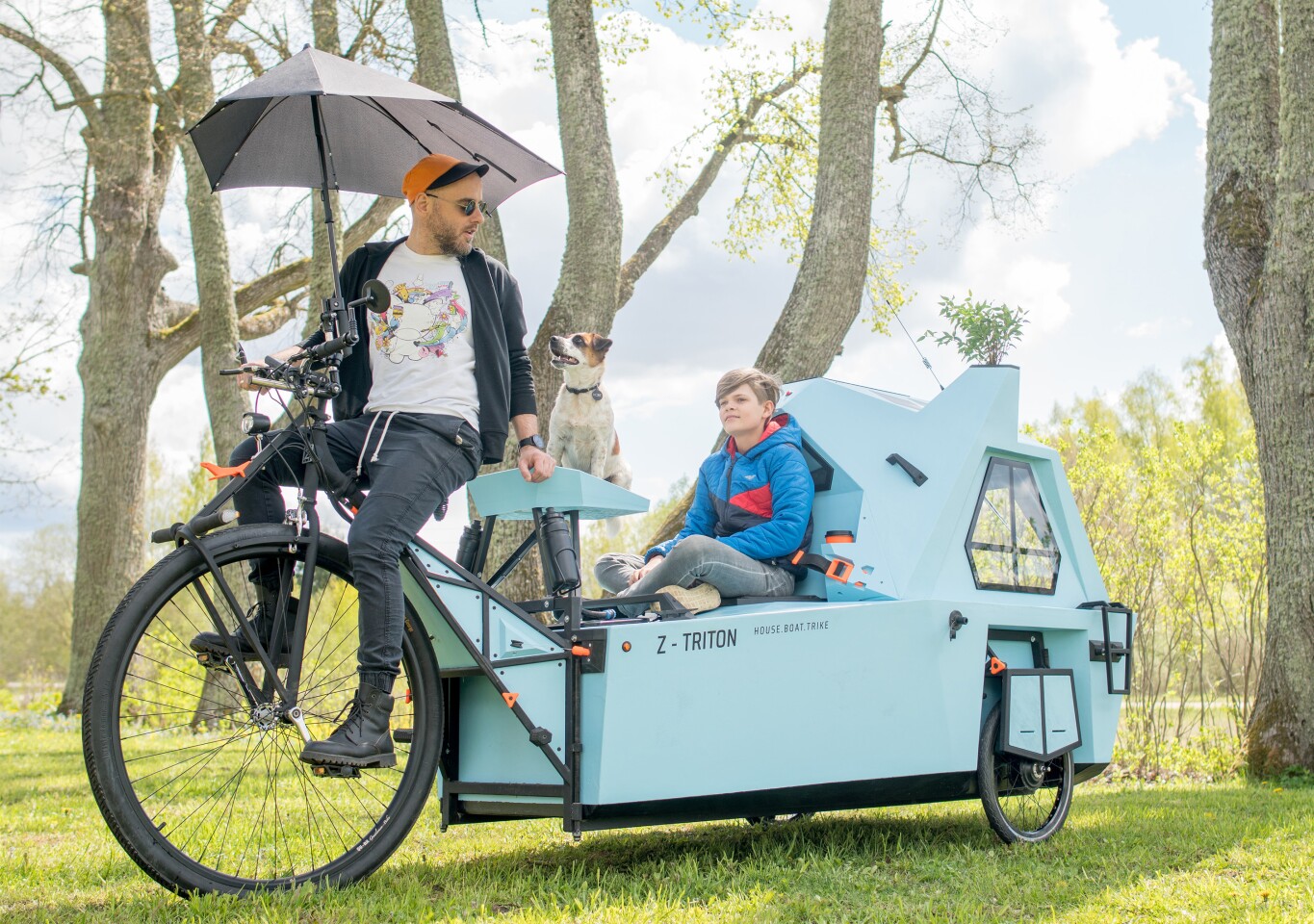 The Z-Triton's electric tricycle setup offers 40 km (25 miles) of cycling assistance, depending on terrain