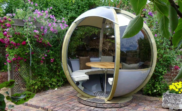 Rotating Seater is an outdoor pod that can comfortably accommodate 5 guests and features the flexibility of 360°degree rotation.