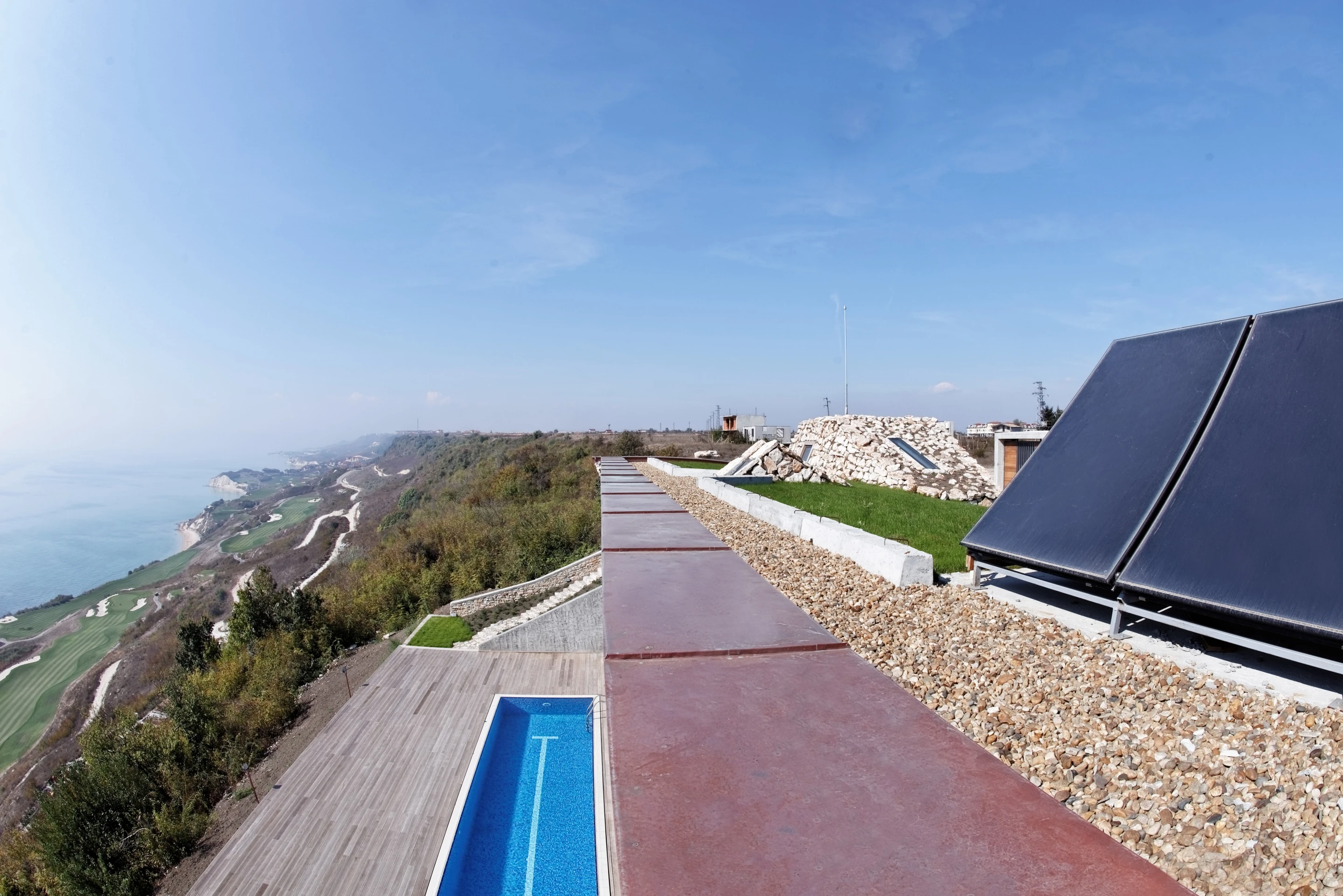 Equinox House's south-facing pool doubles as a reflector, bouncing light into the house (Photo: Ignatov Architects)