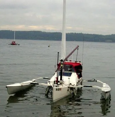 Steven Roberts' Microship micro-trimaran